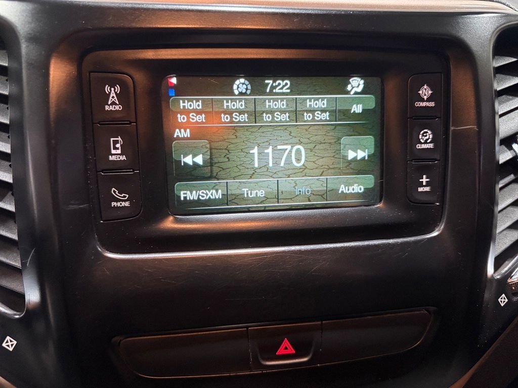 Used 2018 Jeep Cherokee Latitude w/ Cold Weather Group image 27