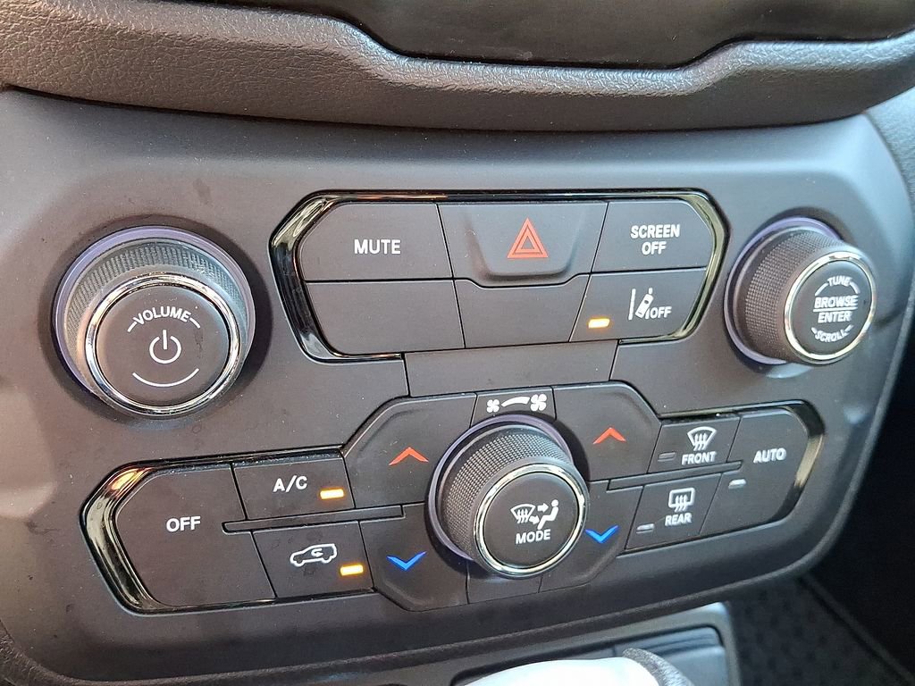 Certified 2023 Jeep Renegade Latitude AWD/4WD image 13