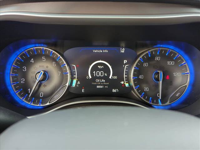 Used 2021 Chrysler Pacifica Touring-L w/ Premium & Safety Sphere Group FWD image 11