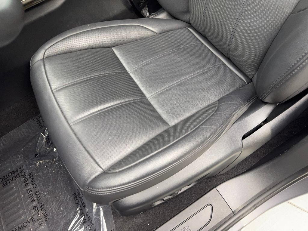 Used 2025 Land Rover Range Rover Evoque S image 28