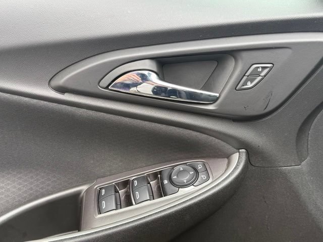 Used 2021 Chevrolet Malibu LS FWD image 12