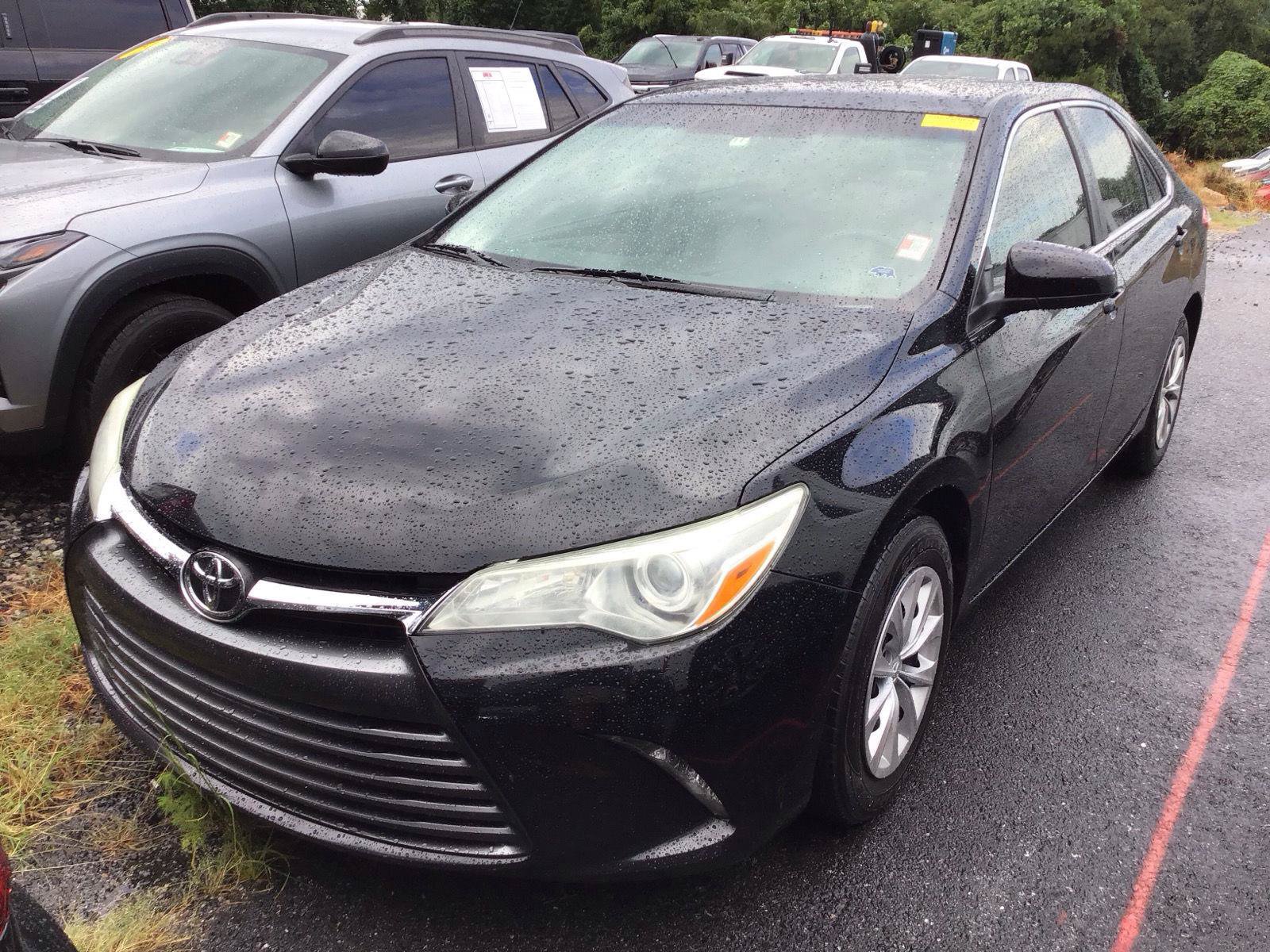 Used 2015 Toyota Camry LE FWD image 2