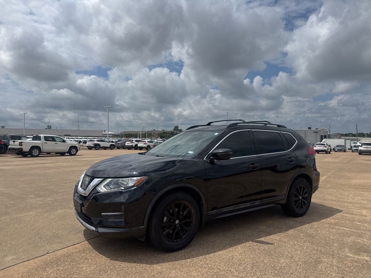 Used 2017 Nissan Rogue SV w/ Midnight Edition FWD image 9