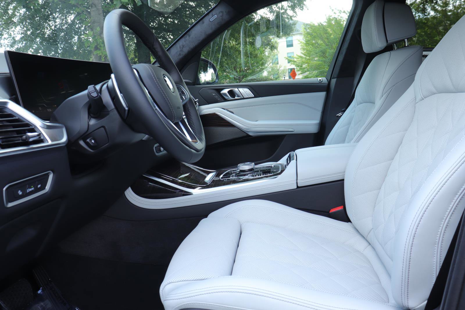 New 2026 BMW X7 xDrive40i w/ Premium Package image 11