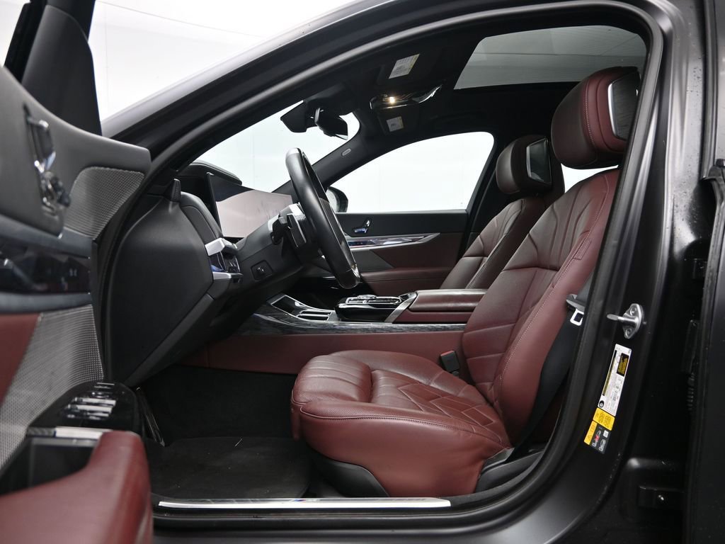 Used 2023 BMW i7 xDrive60 image 29