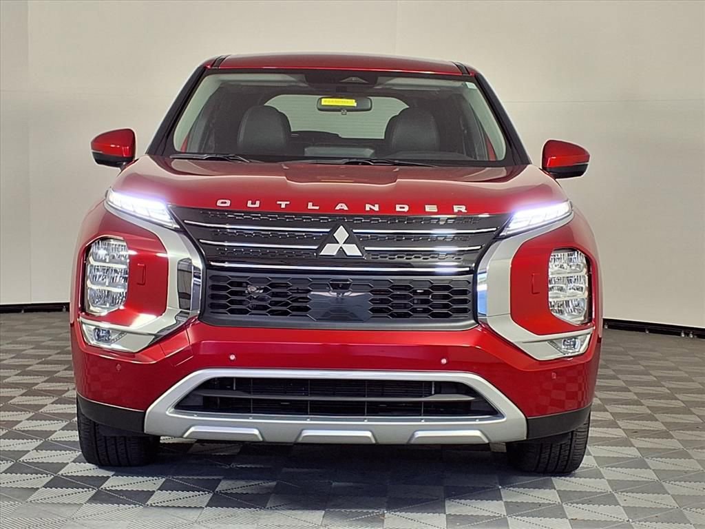 Used 2024 Mitsubishi Outlander SE image 2