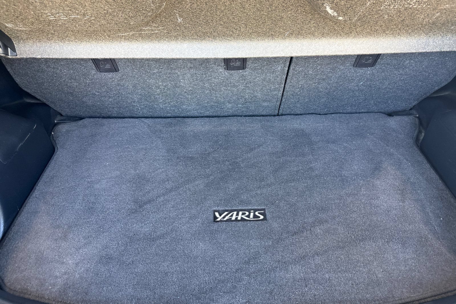 Used 2012 Toyota Yaris LE FWD image 17