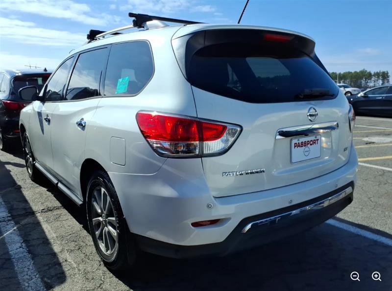 Used 2015 Nissan Pathfinder SV AWD/4WD image 3