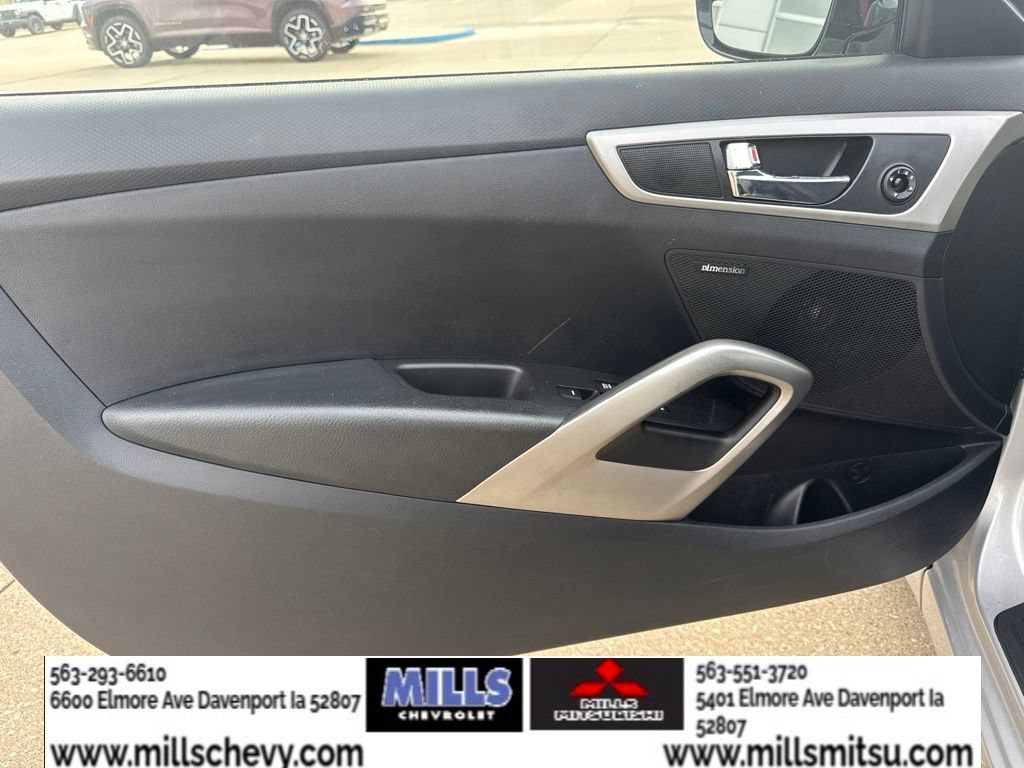 Used 2017 Hyundai Veloster Value Edition FWD image 10