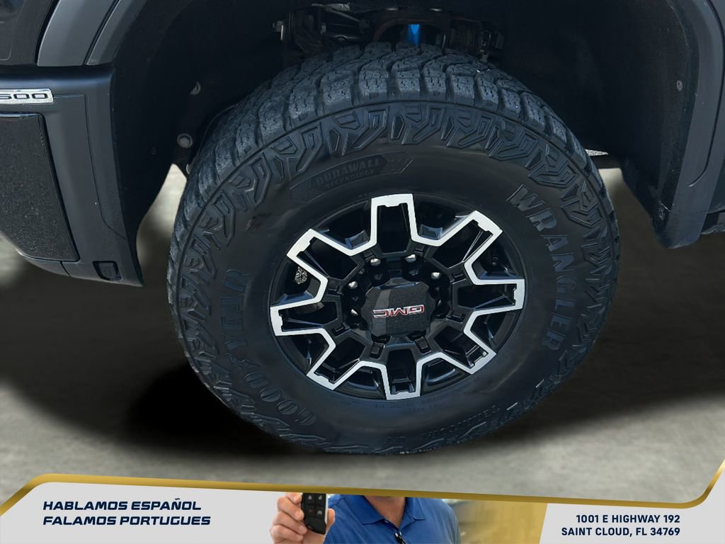 Used 2024 GMC Sierra 2500 AT4X image 11
