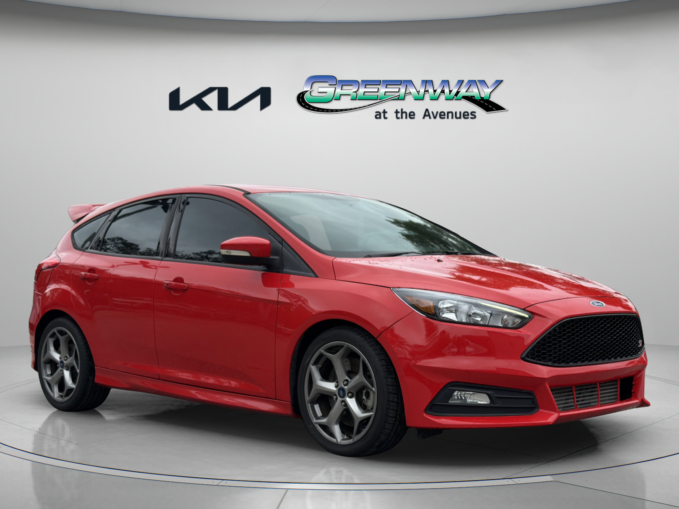 Used 2016 Ford Focus ST FWD image 2