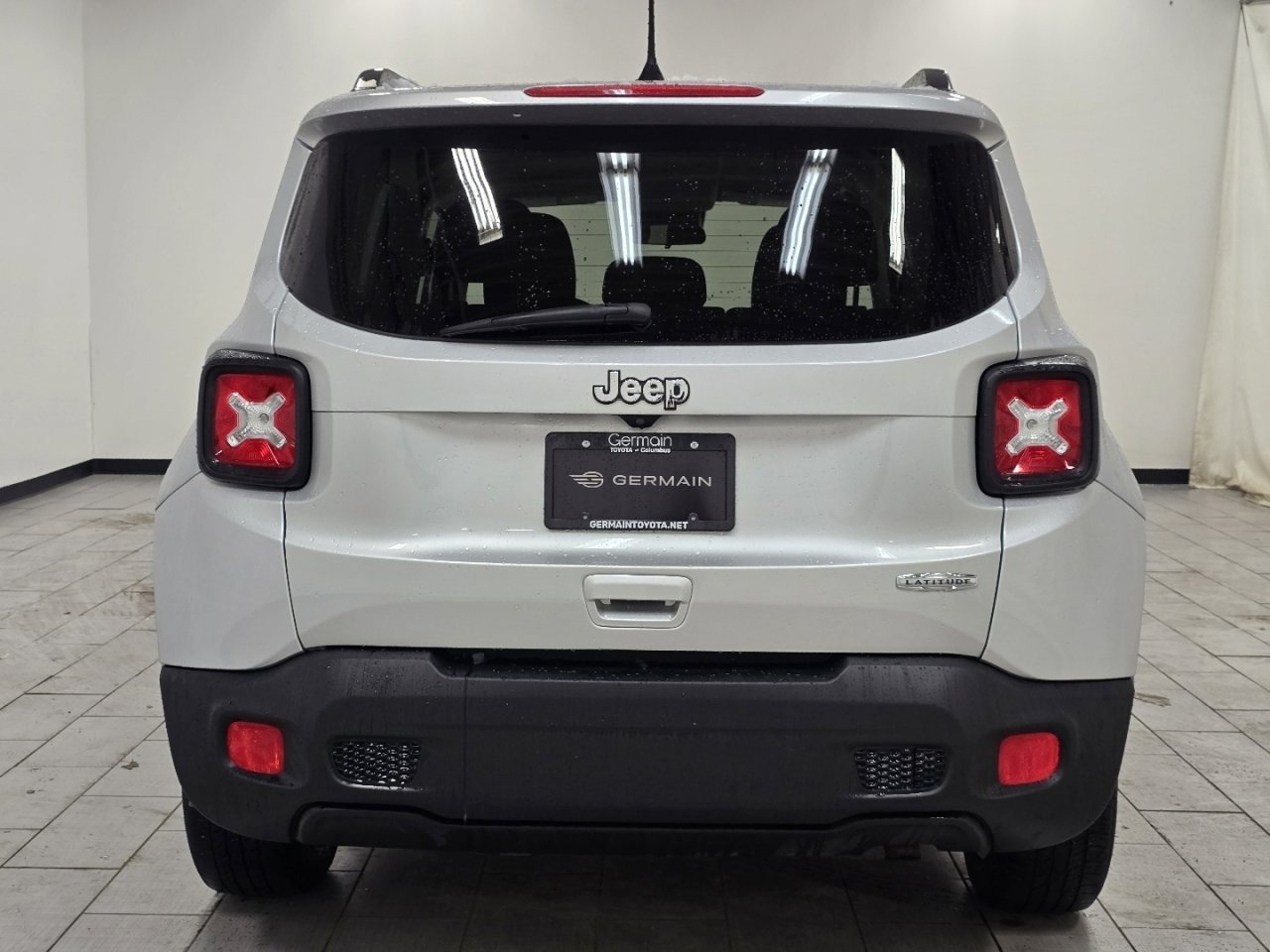 Used 2018 Jeep Renegade Latitude w/ Cold Weather Group image 11