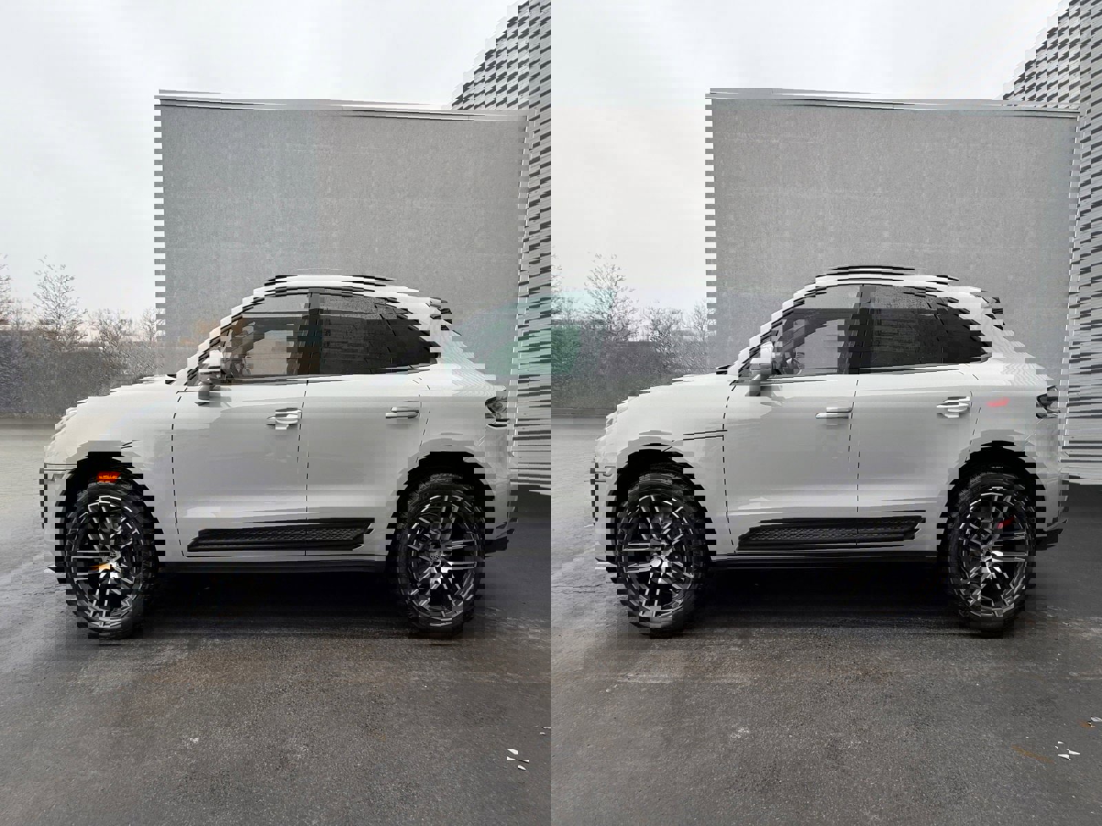 New 2026 Porsche Macan image 2