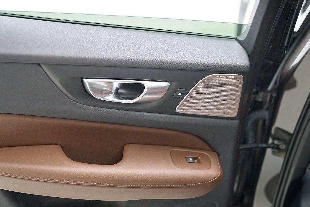 Certified 2025 Volvo V60 B5 Cross Country Ultra AWD/4WD image 21