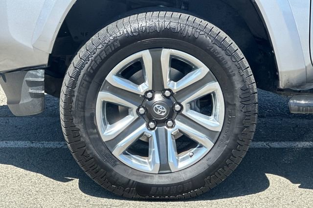 Used 2017 Toyota Tacoma Limited image 32