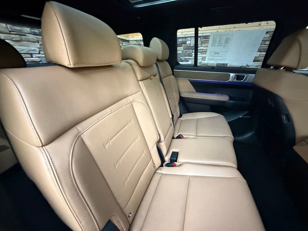 Certified 2025 Hyundai Santa Fe Limited image 33