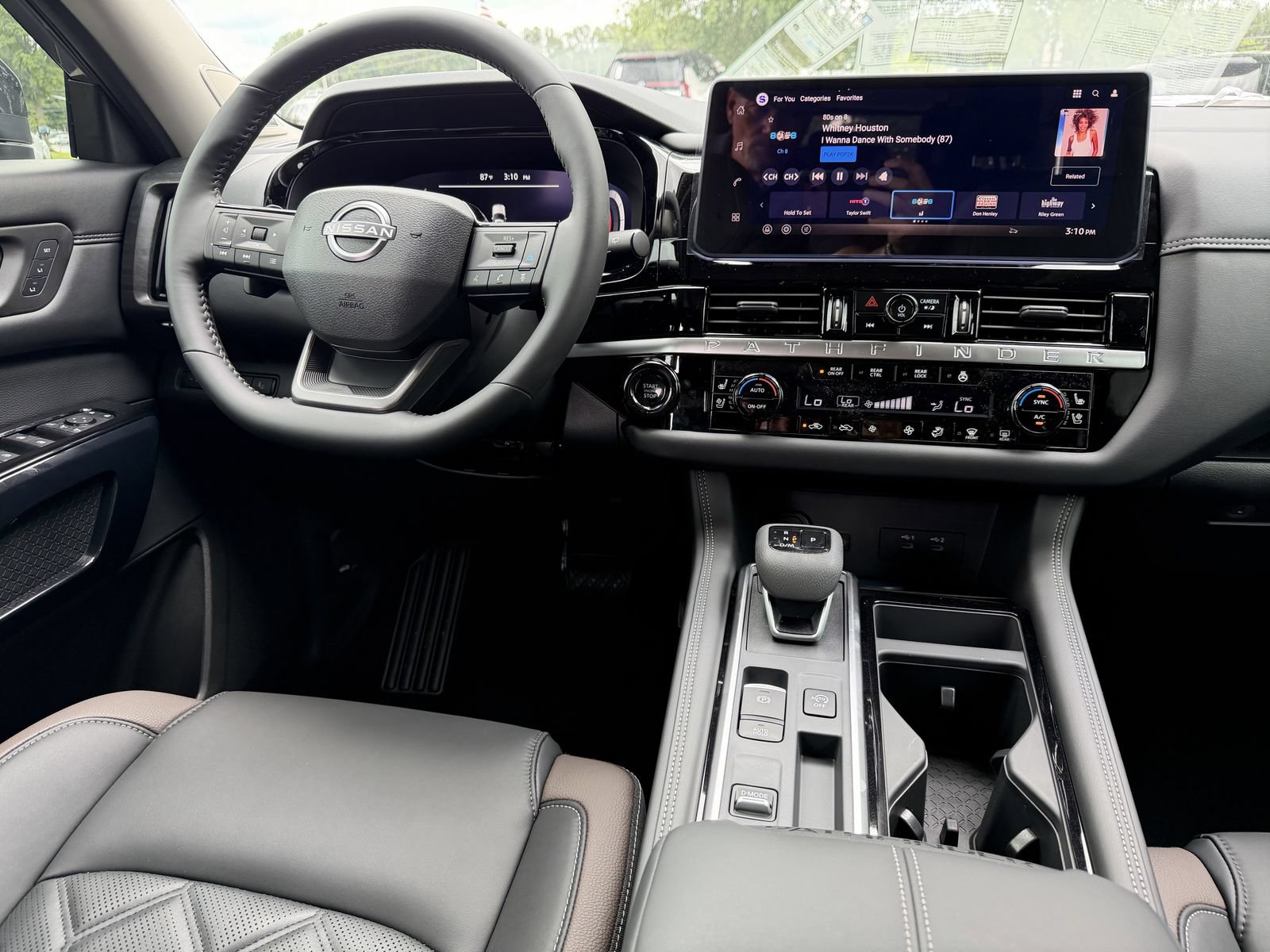 New 2026 Nissan Pathfinder Platinum w/ Cargo Package FWD image 3