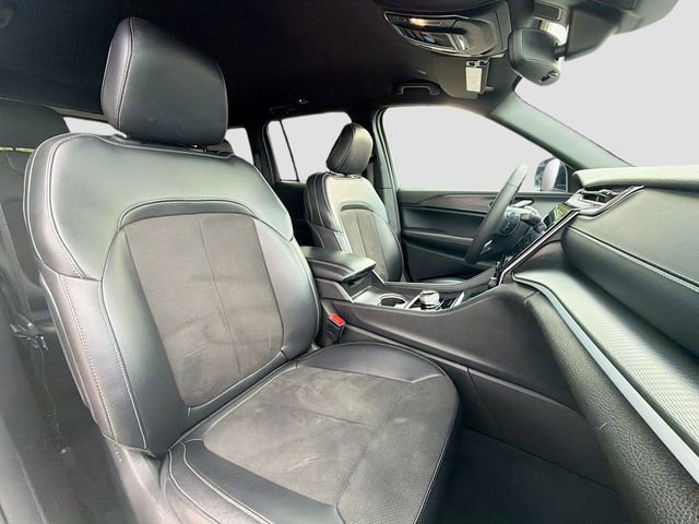 Used 2024 Jeep Grand Cherokee Altitude RWD image 15