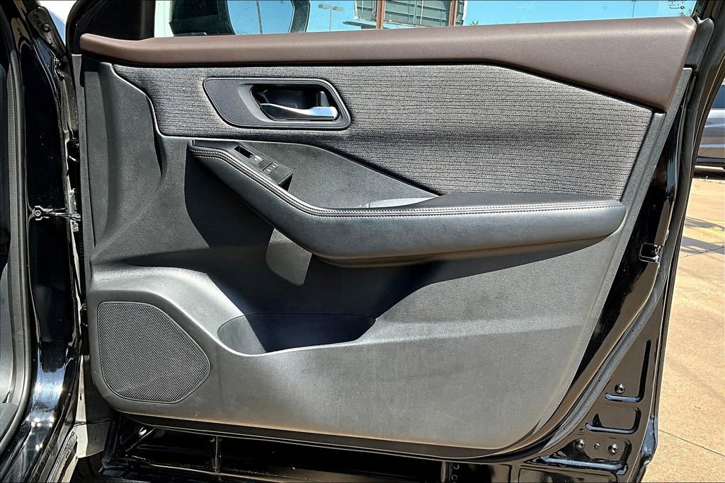 Used 2023 Nissan Rogue SV image 22