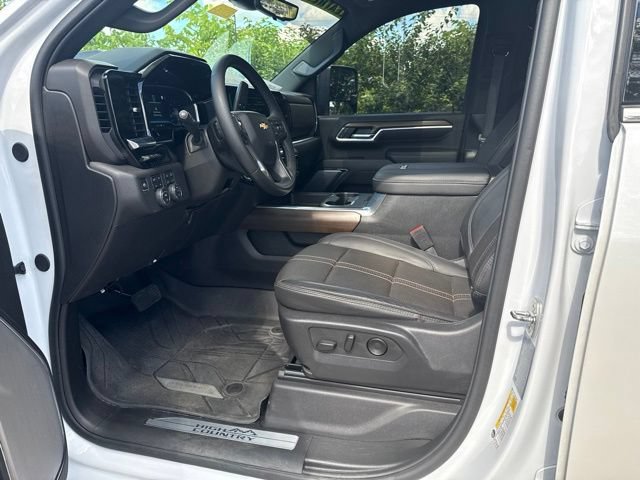 Used 2024 Chevrolet Silverado 2500 High Country w/ High Country Premium Package AWD/4WD image 14
