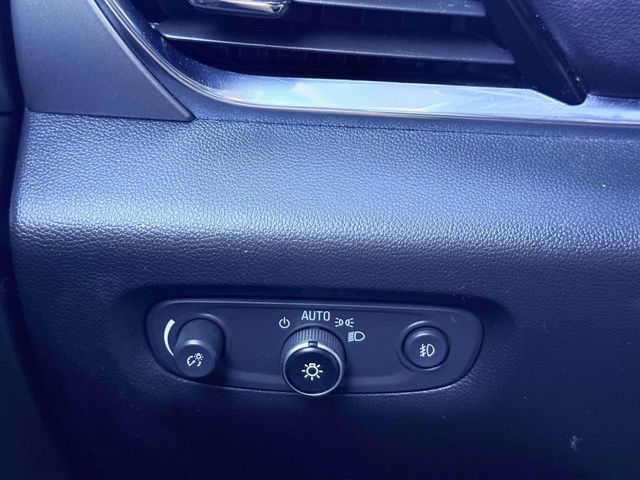Used 2020 Chevrolet Traverse LT FWD image 22