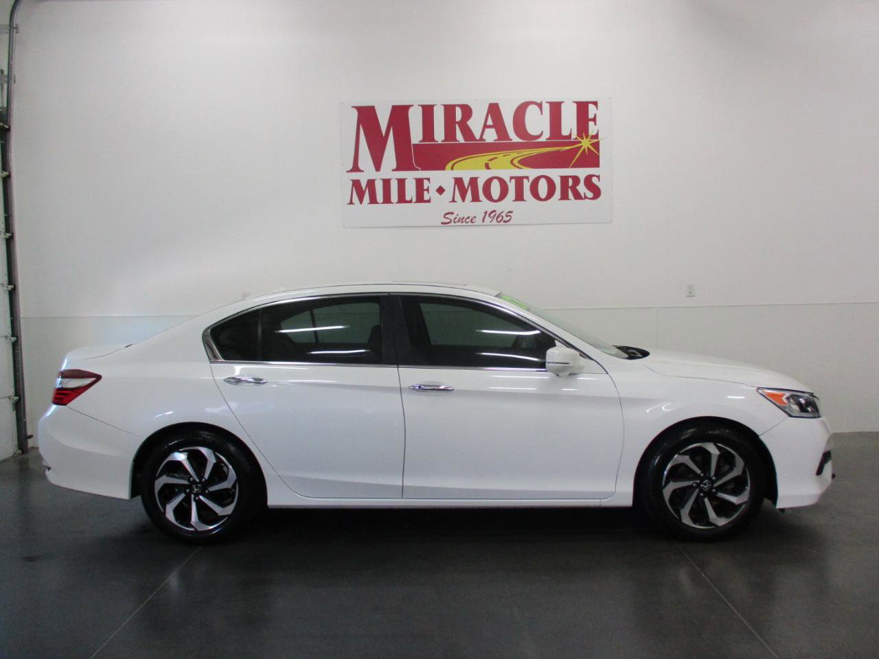 Used 2017 Honda Accord EX-L image 6