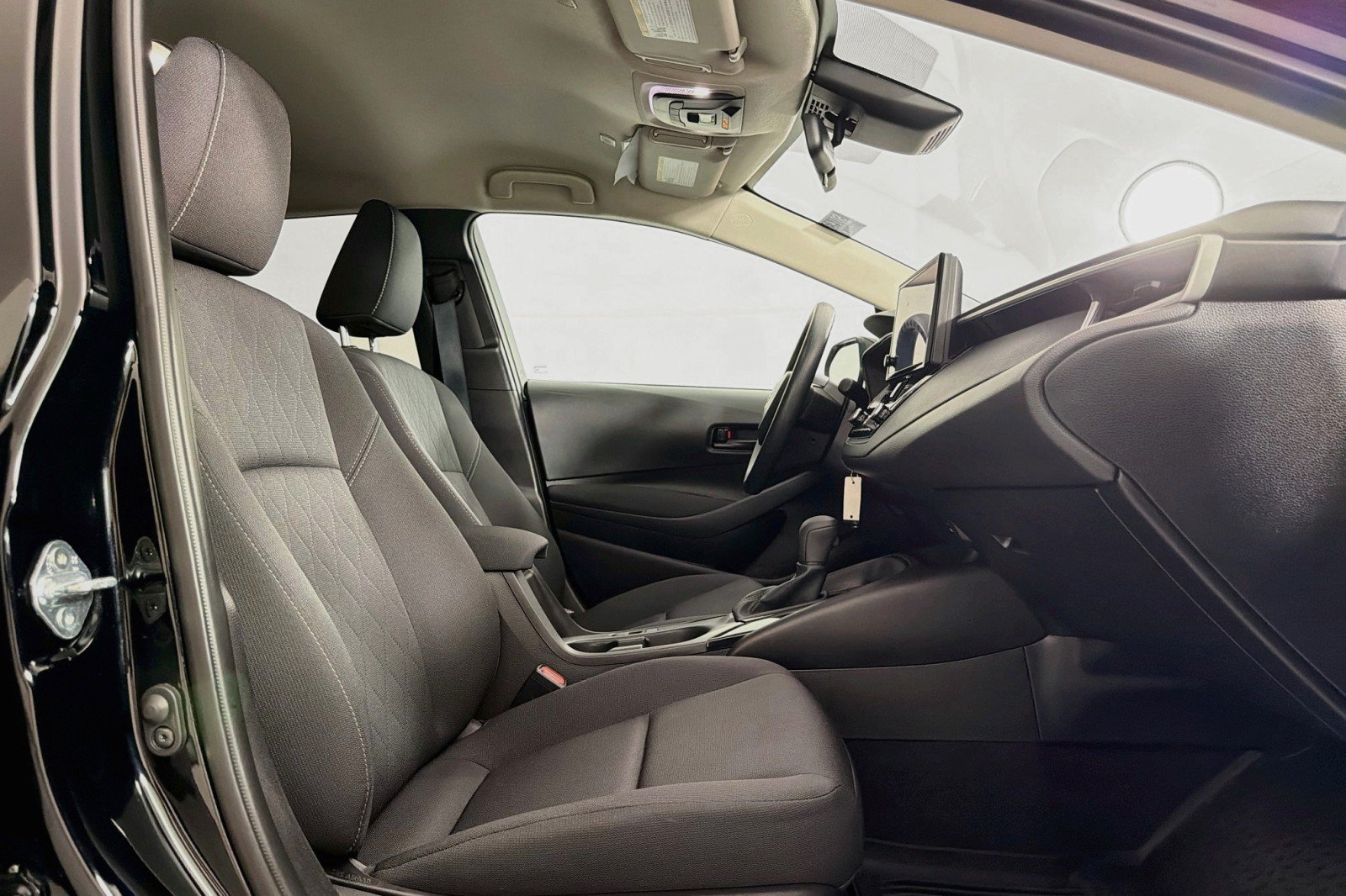 Used 2025 Toyota Corolla LE FWD image 6