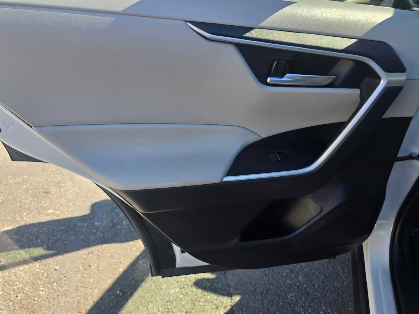 Used 2023 Toyota RAV4 XLE Premium image 21