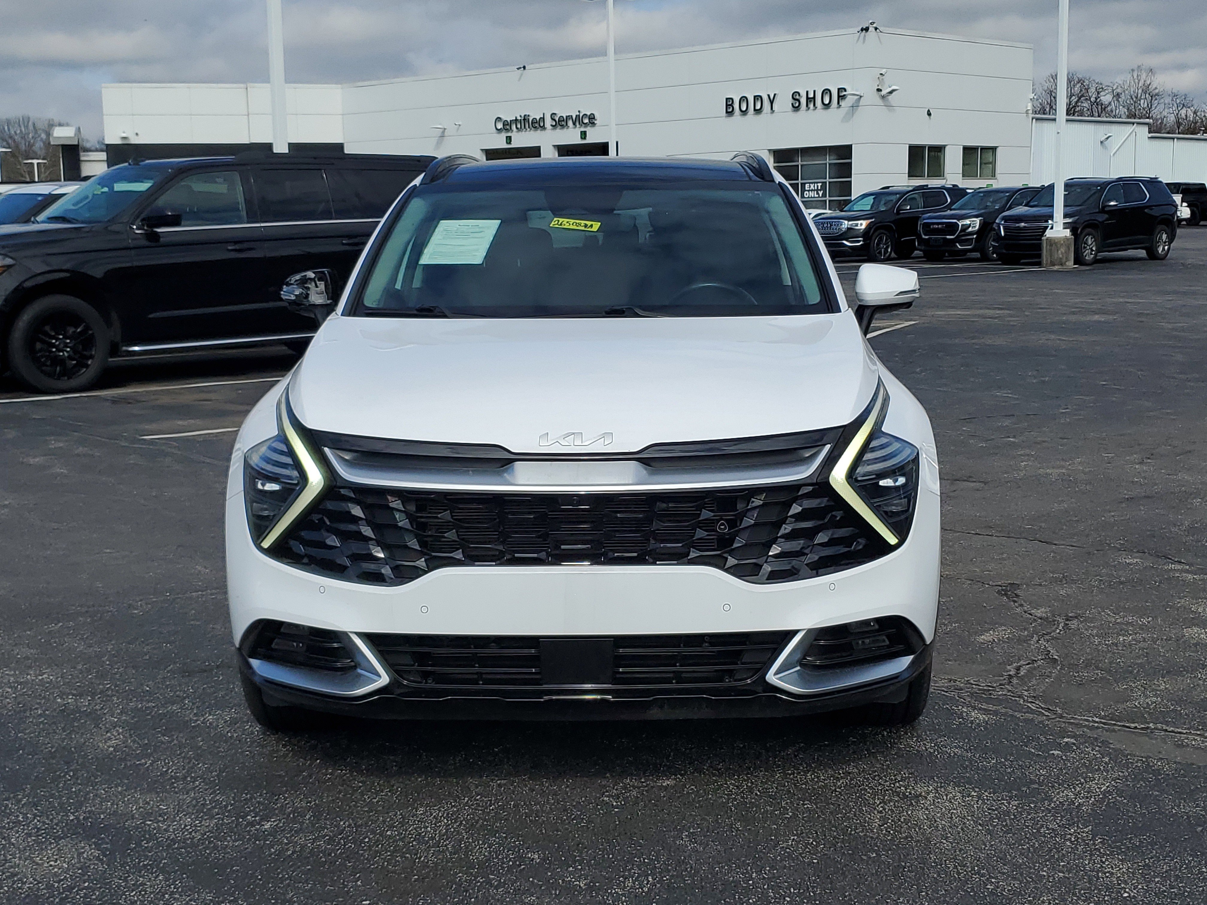 Used 2023 Kia Sportage SX image 2