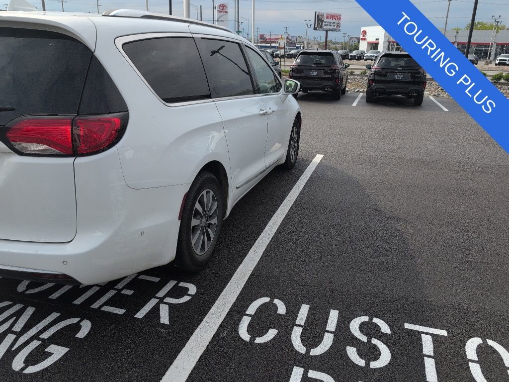 Used 2020 Chrysler Pacifica Touring-L Plus w/ Advanced Safetytec Group FWD image 6