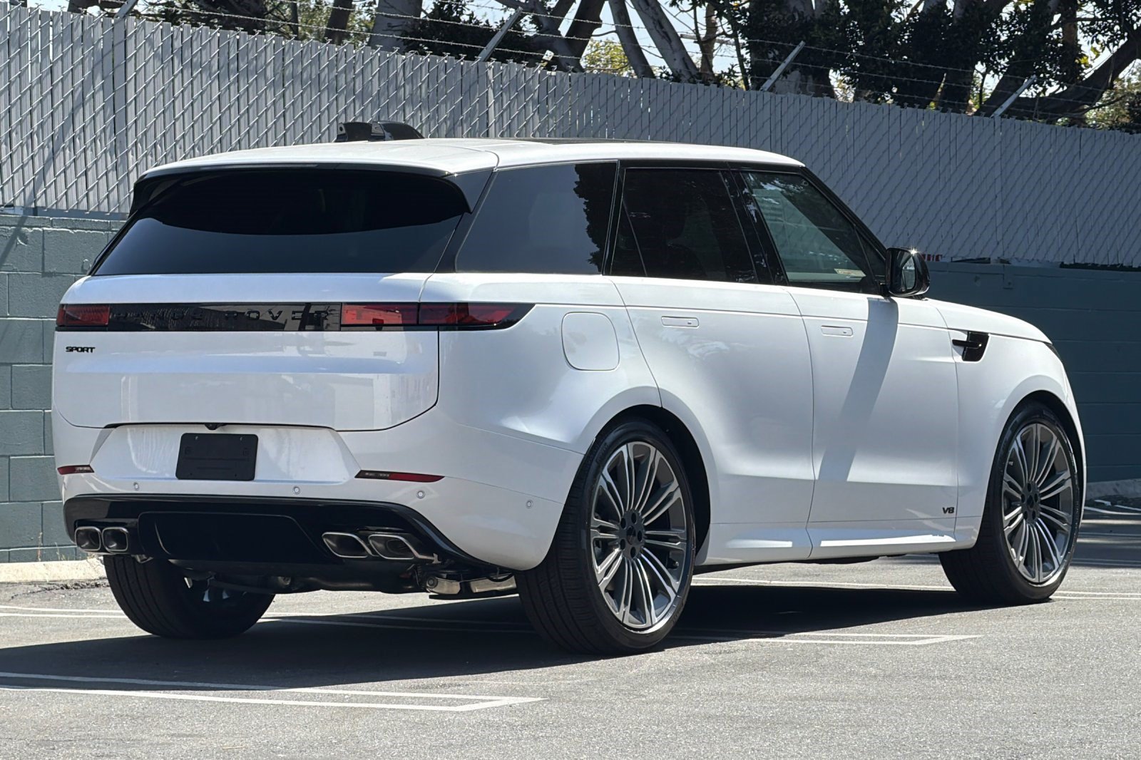 New 2026 Land Rover Range Rover Sport Dynamic SE AWD/4WD image 9