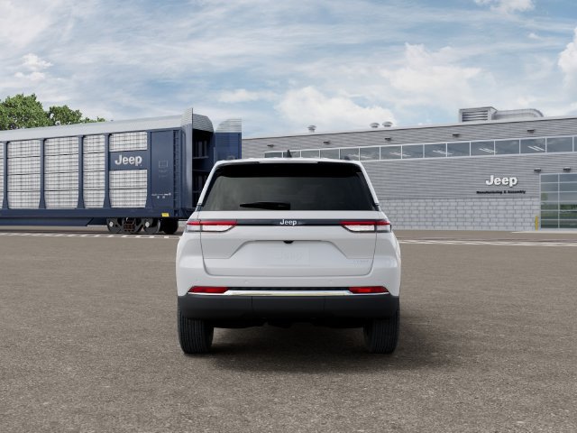 New 2027 Jeep Grand Cherokee Laredo RWD image 7