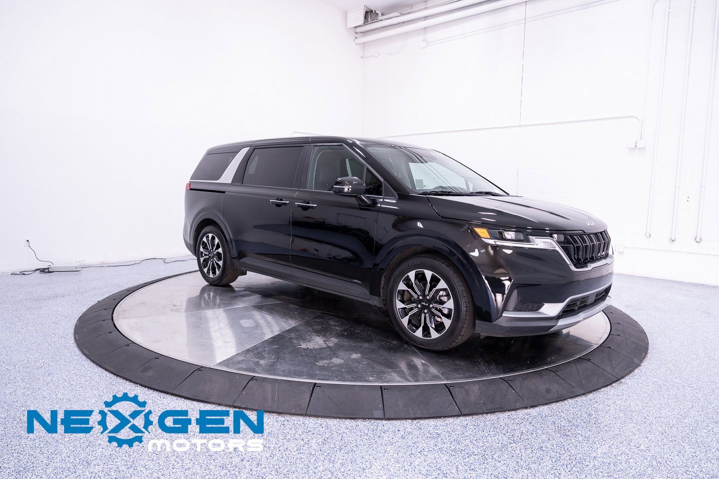 Used 2024 Kia Carnival EX image 58