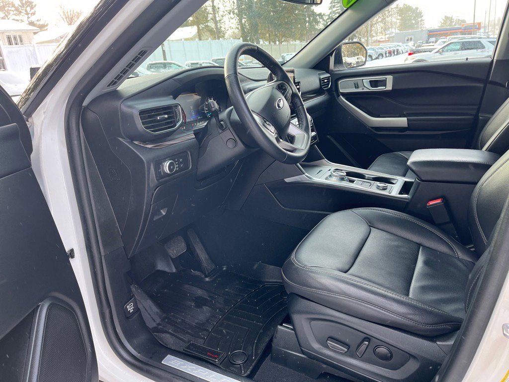 Used 2022 Ford Explorer Limited w/ Equipment Group 301A image 9