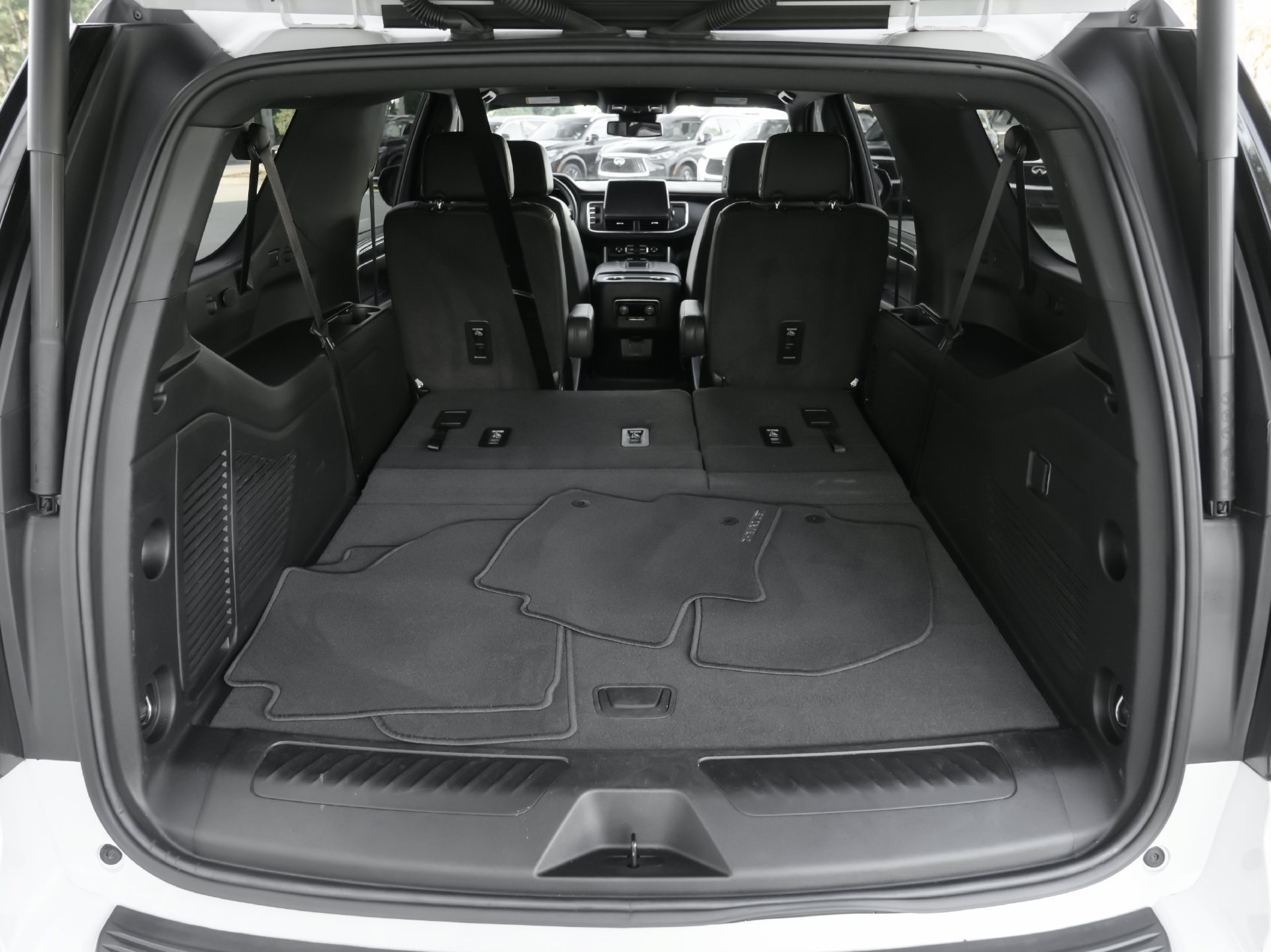 Used 2024 Chevrolet Suburban LT RWD image 41