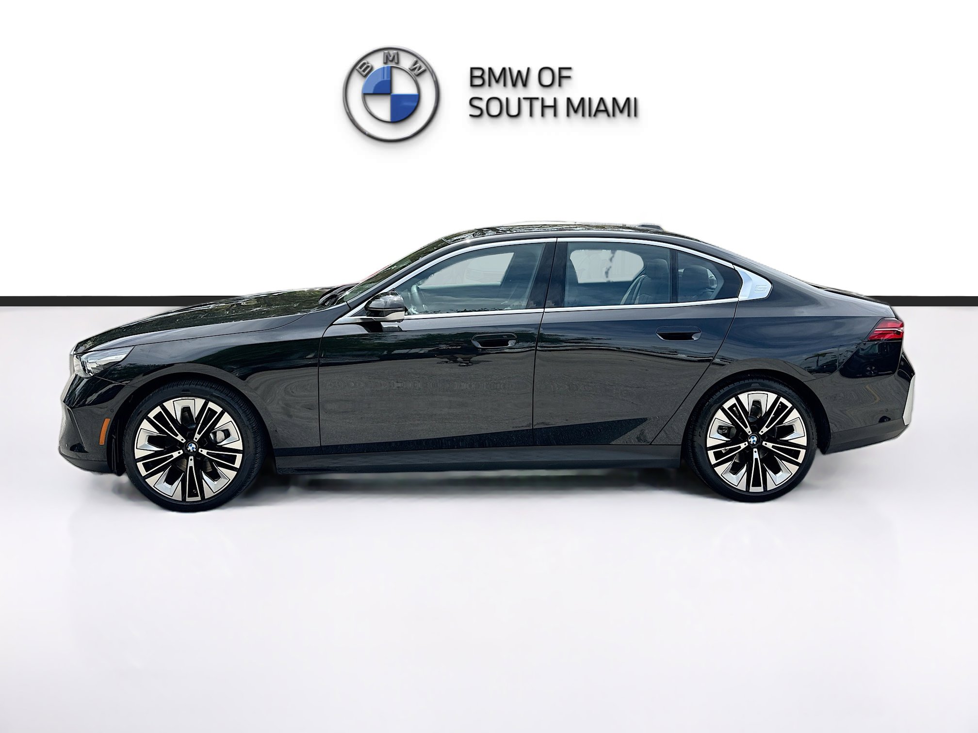 Certified 2024 BMW 530i image 4