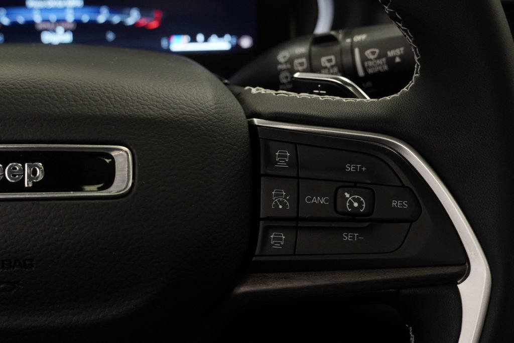 Certified 2024 Jeep Grand Cherokee Limited AWD/4WD image 32