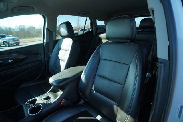 Used 2023 GMC Terrain SLT image 34