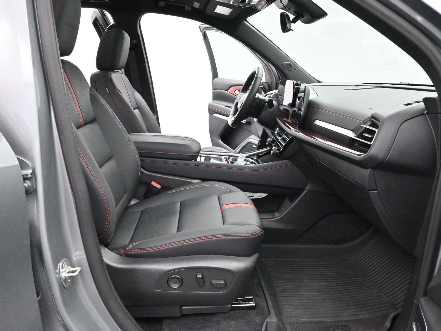 Used 2024 Chevrolet Traverse RS w/ LPO, Floor Liner Package image 34