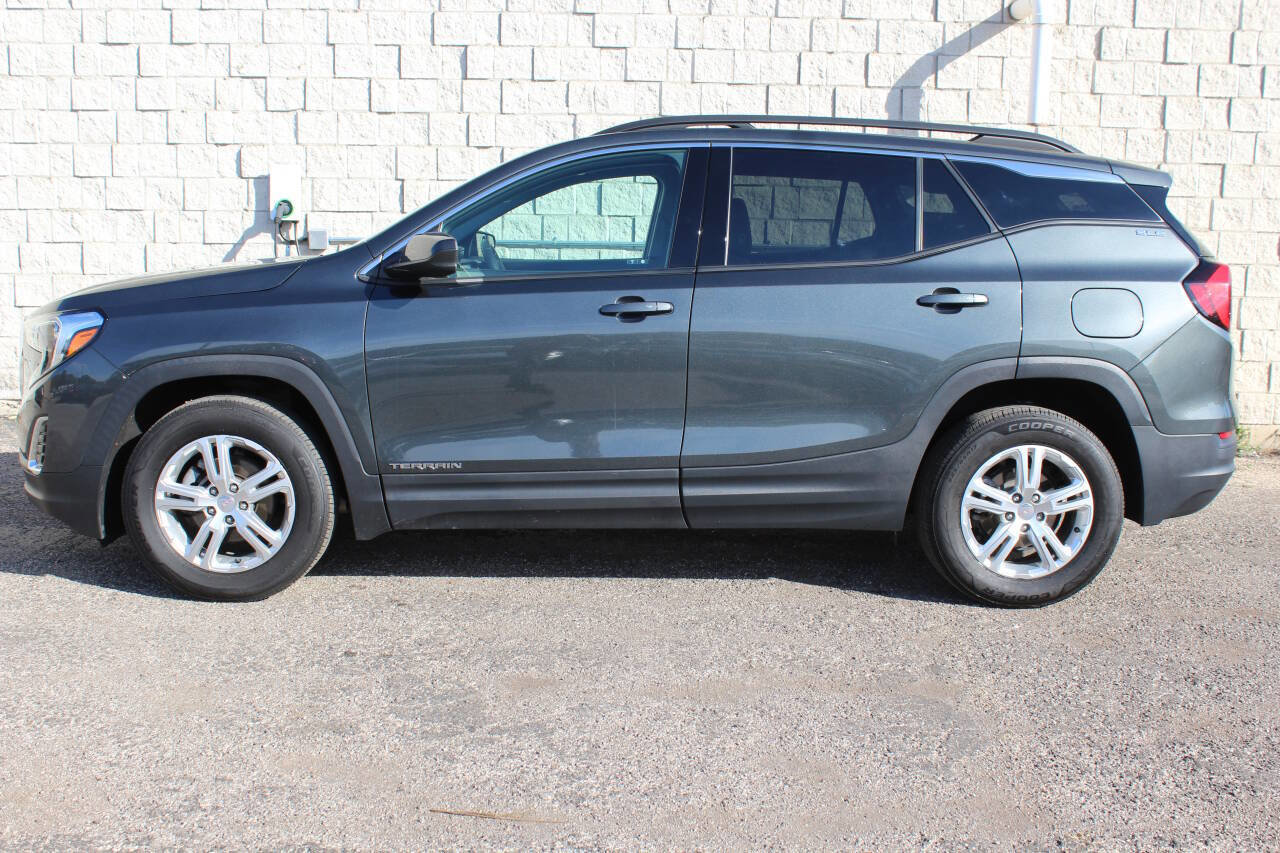 Used 2020 GMC Terrain SLE w/ Driver Convenience Package image 2