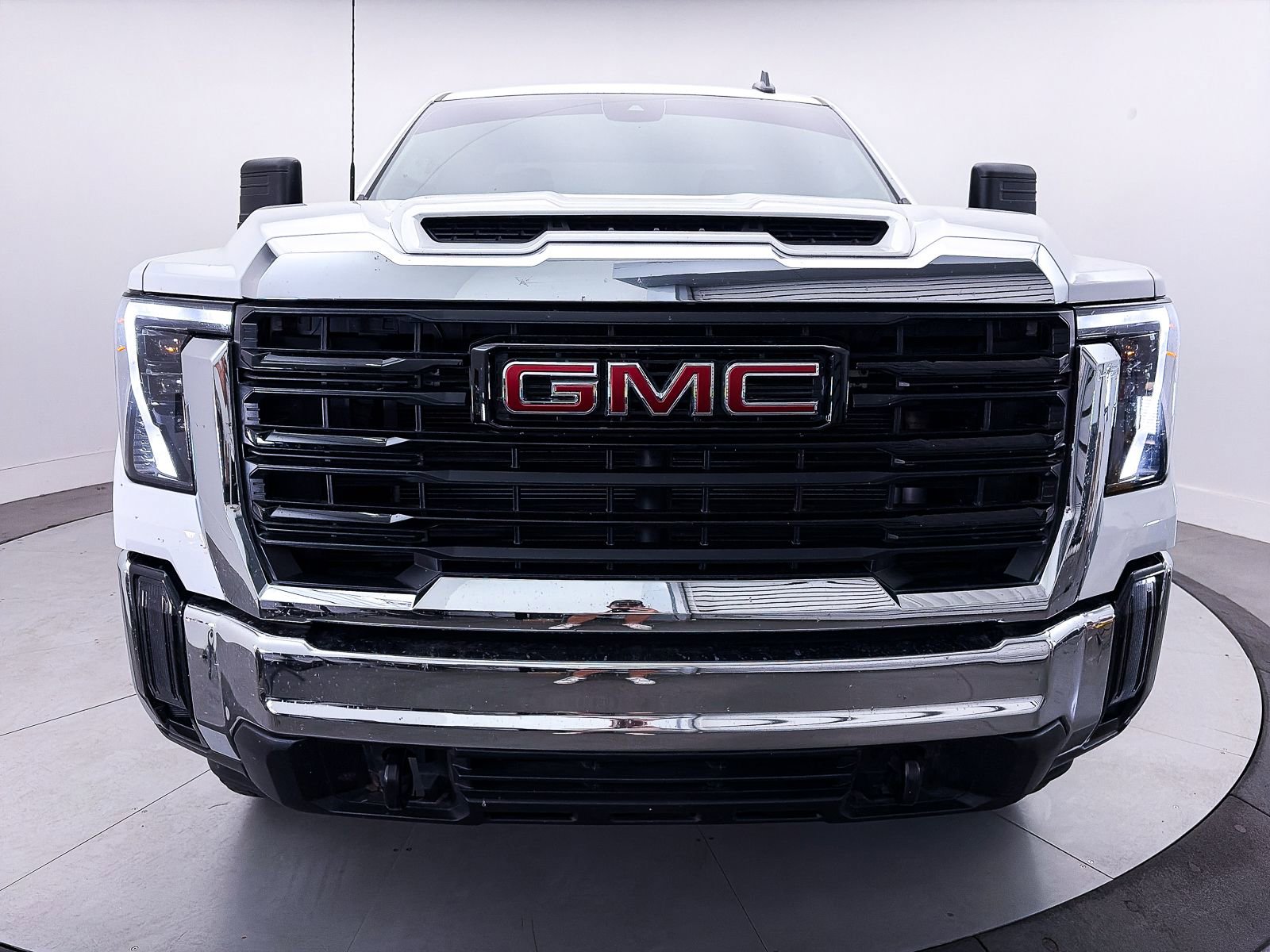 Used 2025 GMC Sierra 2500 Pro RWD image 9