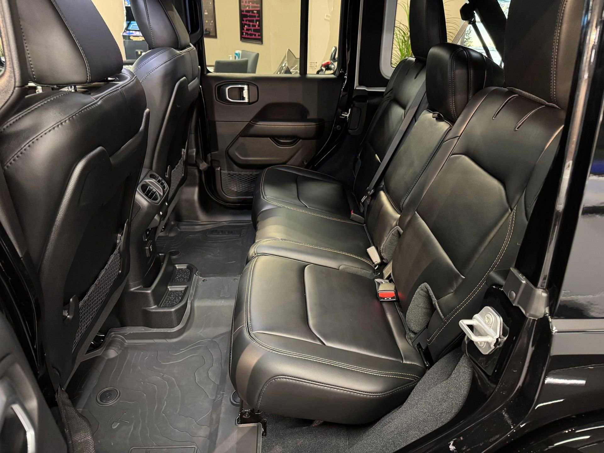 Used 2024 Jeep Wrangler Unlimited Rubicon 392 image 35