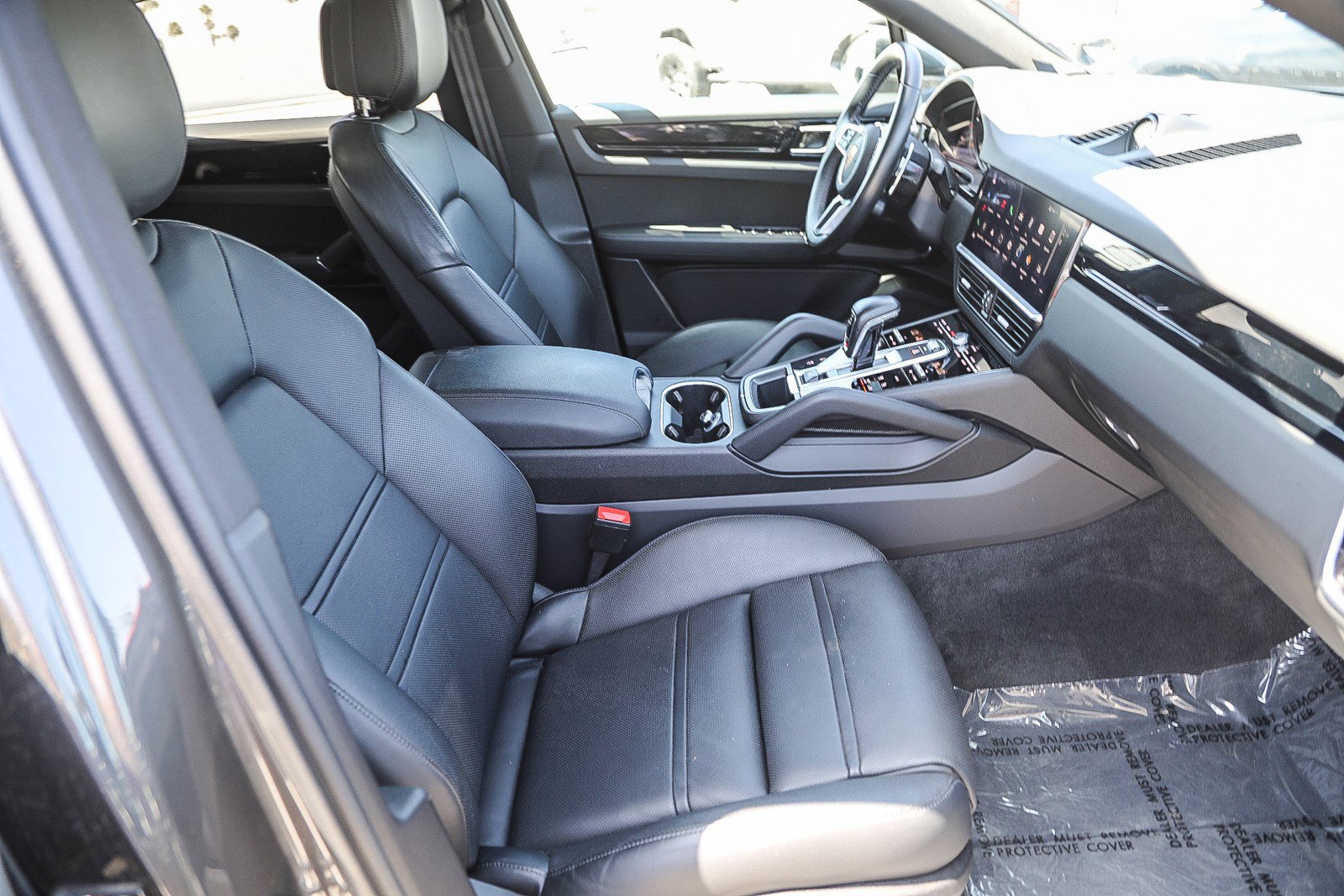Used 2022 Porsche Cayenne Coupe image 16
