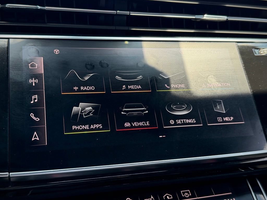 Used 2019 Audi Q8 Premium Plus w/ Premium Plus AWD/4WD image 23