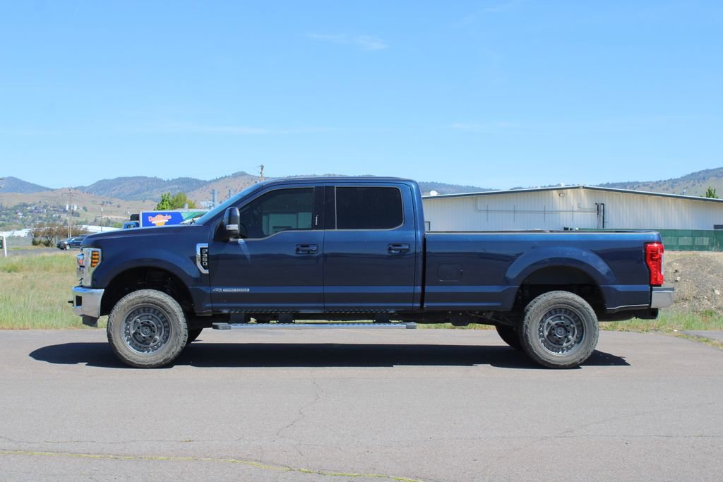 Used 2018 Ford F350 Lariat w/ Camper Package AWD/4WD image 2