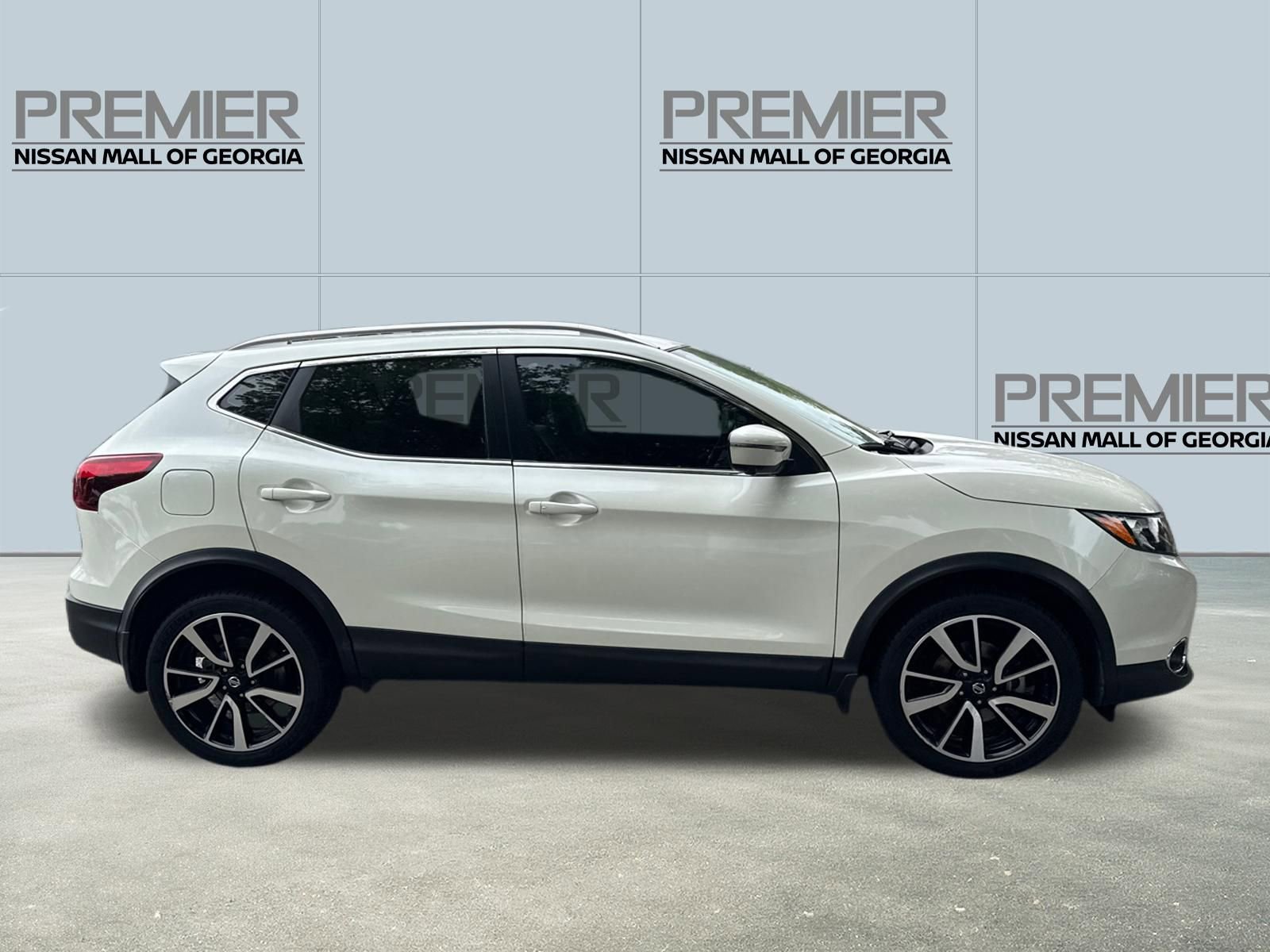 Used 2017 Nissan Rogue Sport SL w/ SL Premium Package FWD image 4