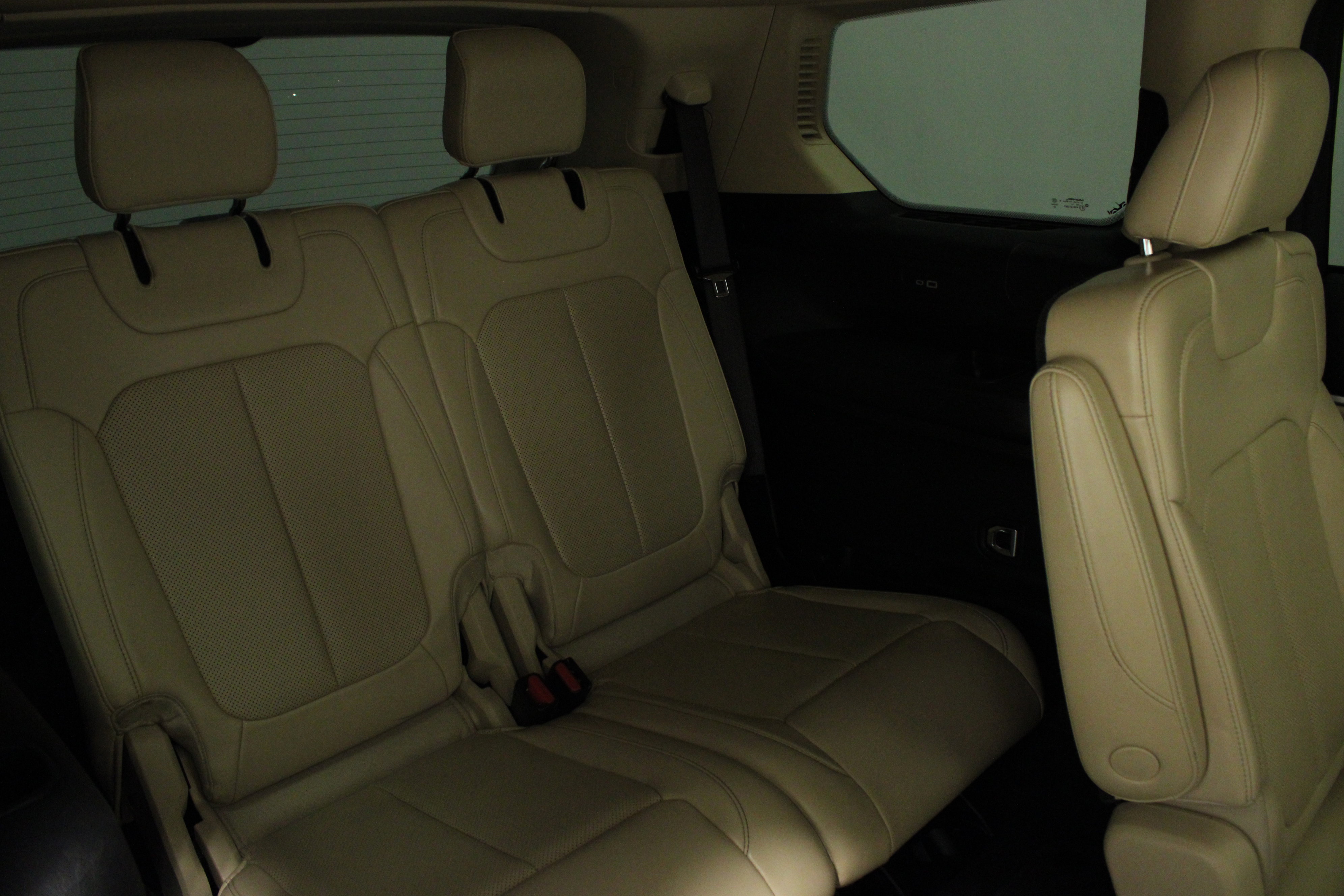 Used 2021 Jeep Grand Cherokee L Limited w/ Luxury Tech Group II image 17