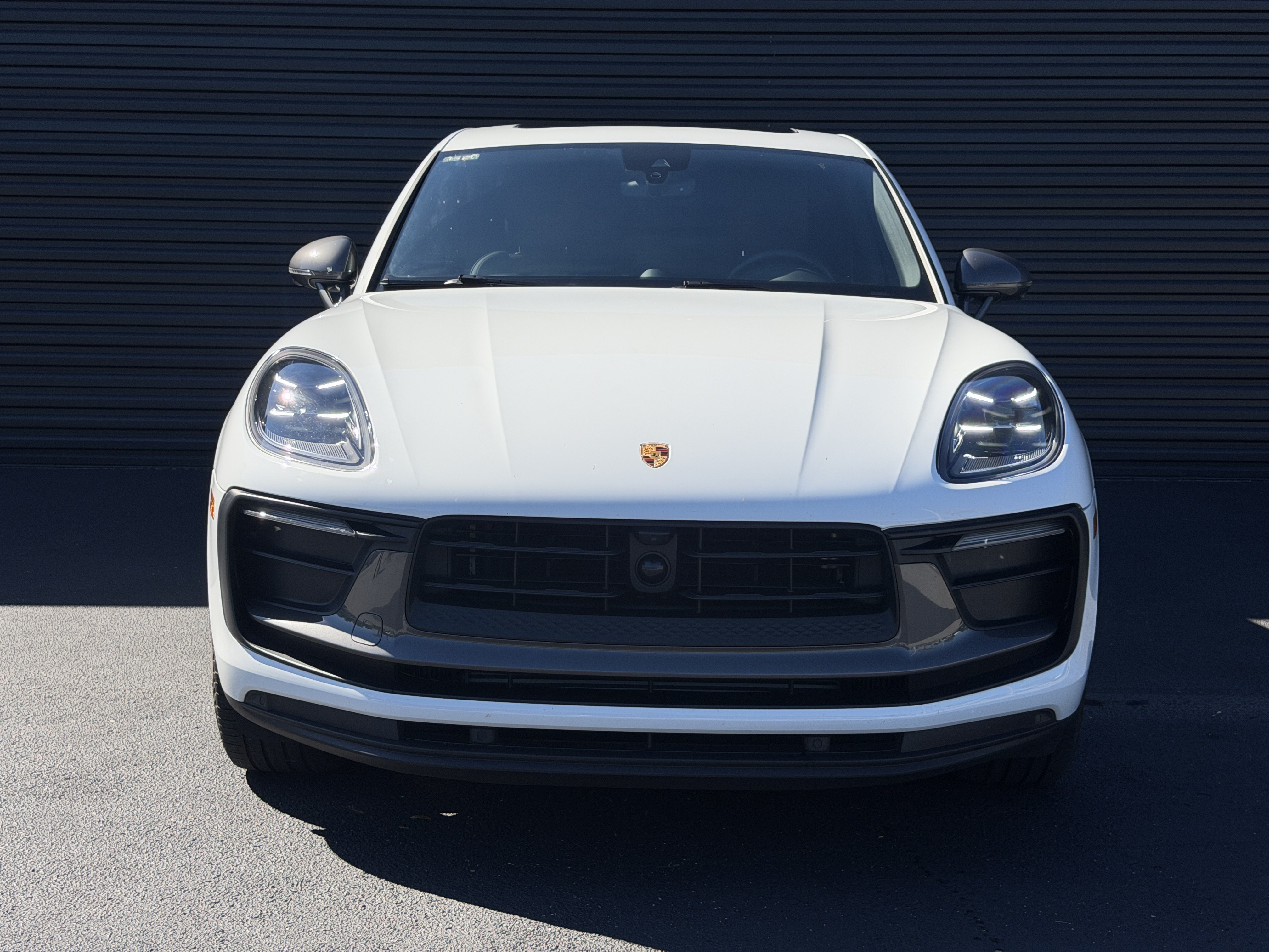 Used 2023 Porsche Macan Turbo AWD/4WD image 6