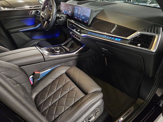 Used 2025 BMW X7 xDrive40i w/ M Sport Package image 20