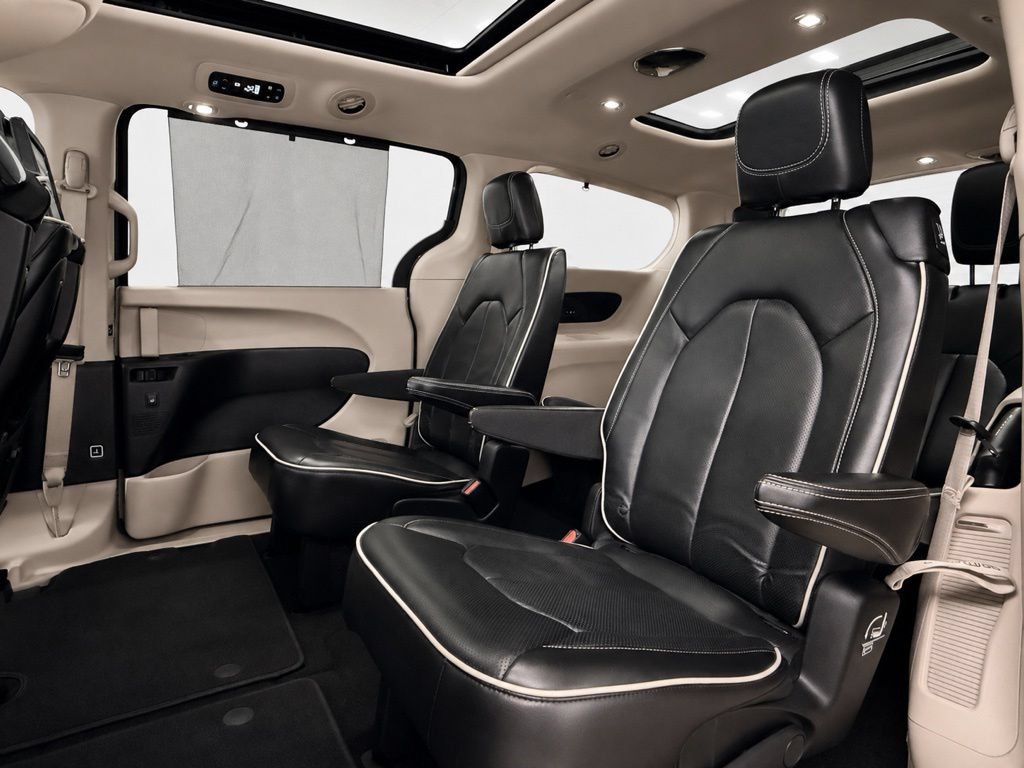 Used 2021 Chrysler Pacifica Limited w/ Uconnect Theater Family Group AWD/4WD image 24